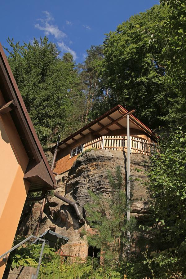 Malbenka - Chata Na Skale Pod Hradem Kokorin Екстер'єр фото